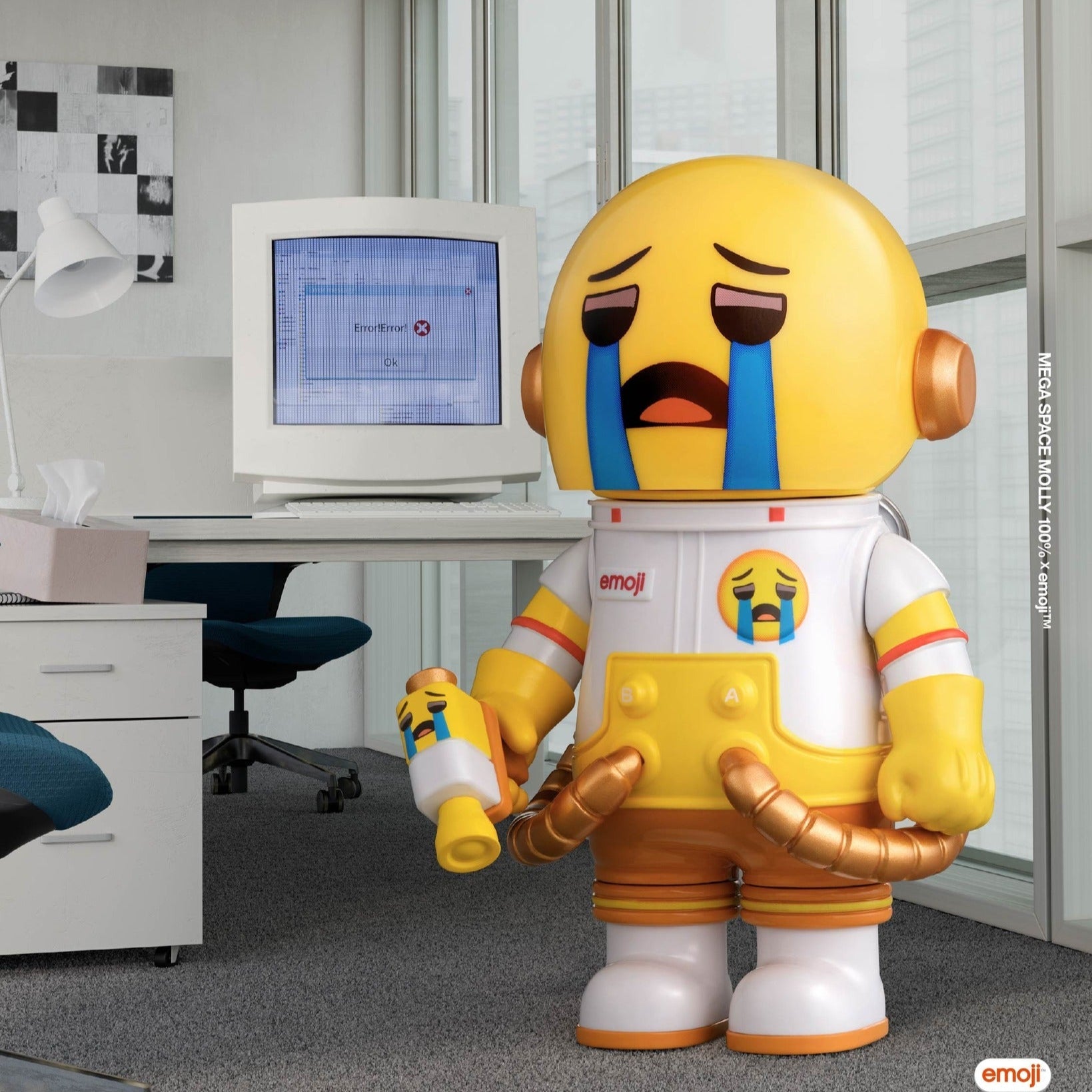 MEGA SPACE MOLLY 100% × emoji™ Series
