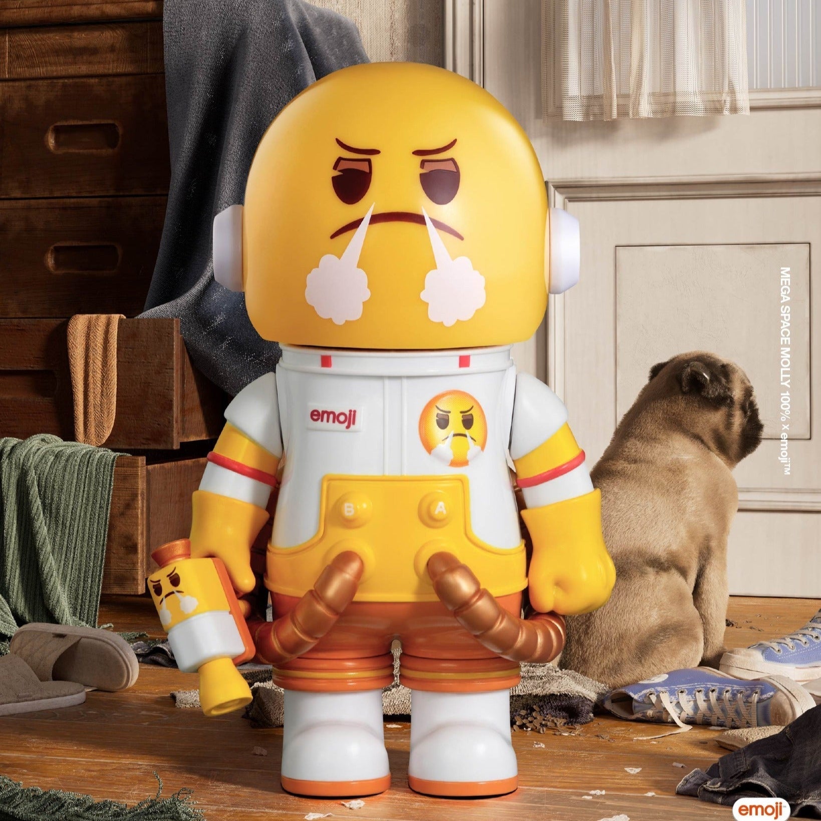 MEGA SPACE MOLLY 100% × emoji™ Series