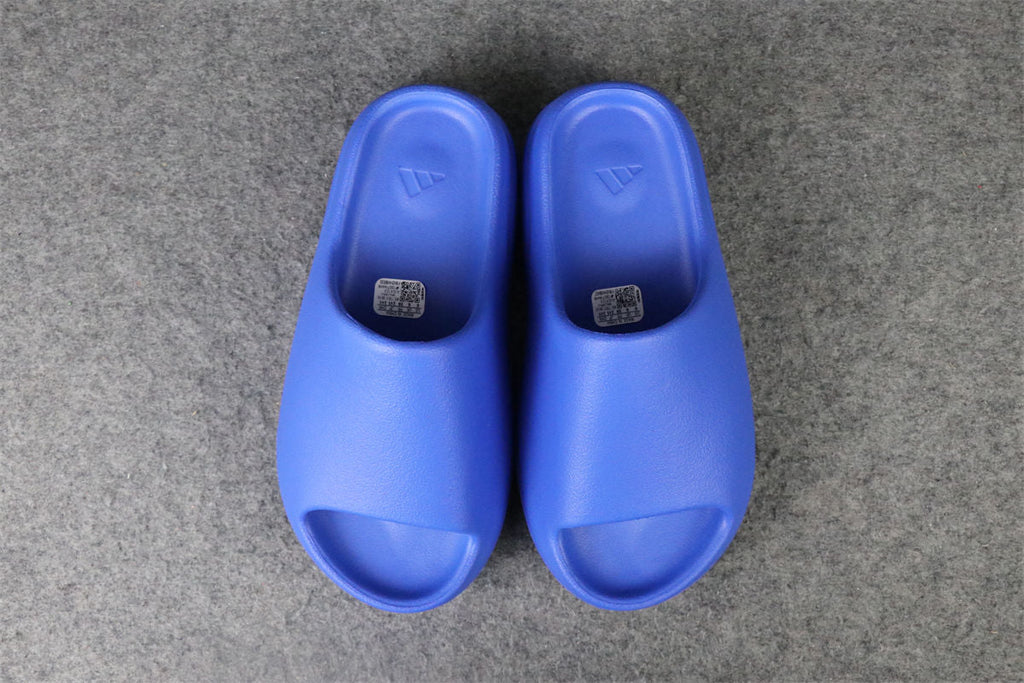 Yeezy Slides 'Azure'